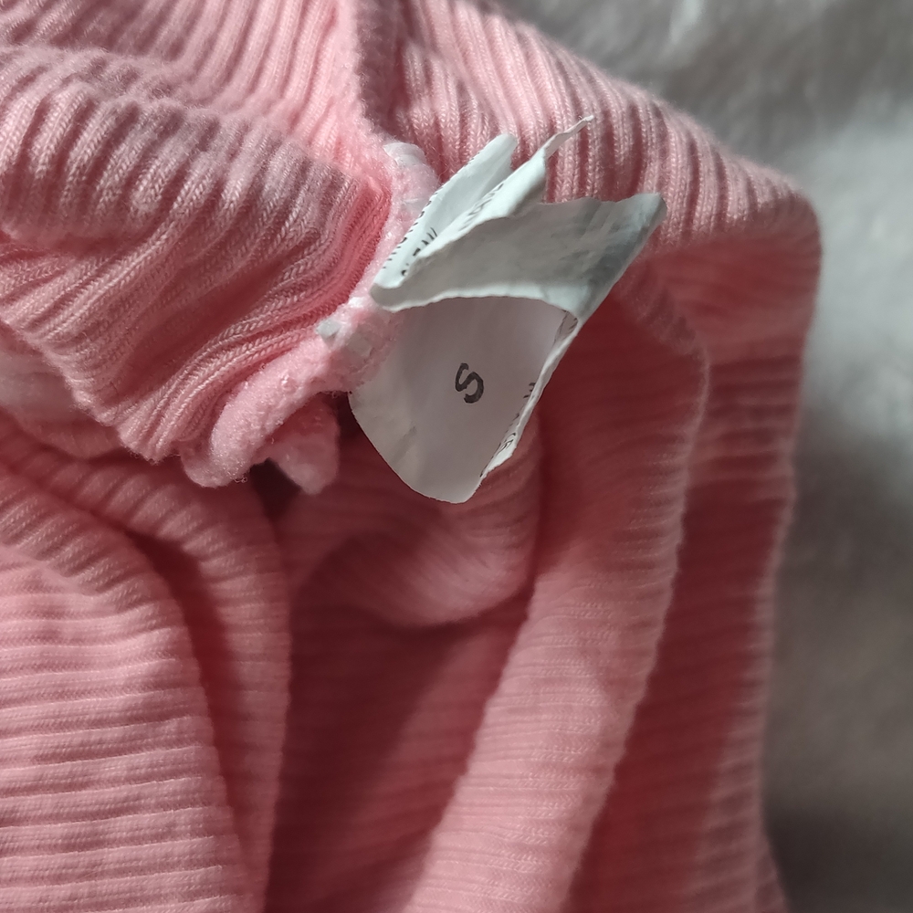 Pink Ribbed Crop Top - Picture 3 of 3